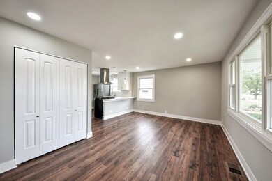 2290 Magnolia St, Des Plaines, IL 60018 - photo 2