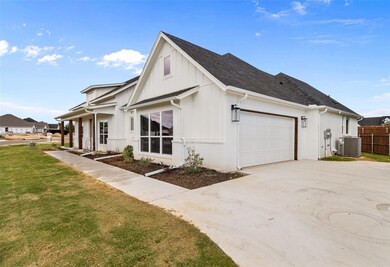 3012 Promenade Dr, Granbury, TX 76049 - photo 2