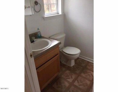 Todd Cove B-half bathroom