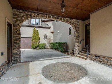 Porte cochere