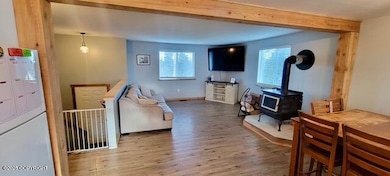 301 Teal Way - Living area