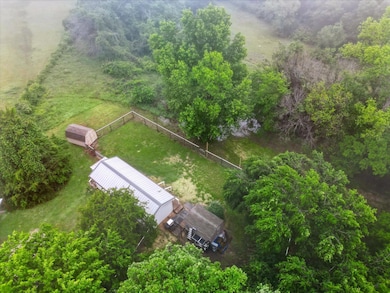 129 Pine Bluff Ct, Springtown, TX 76082 - photo 2