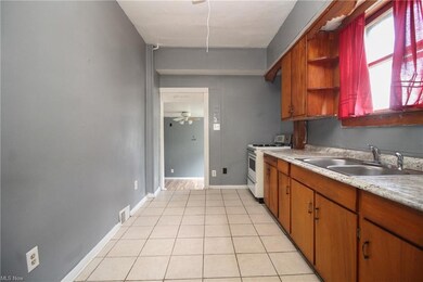 99 Center St unit 2, Struthers, OH 44471 - photo 4