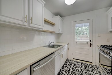 1525 Harvard St, Houston, TX 77008 - photo 6