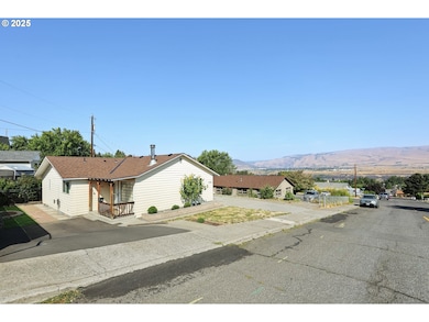 1705 Nevada St, the Dalles, OR 97058 - photo 2