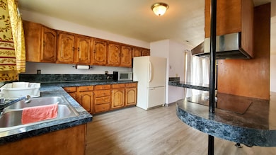 3210 Bristol Ave, Klamath Falls, OR 97603 - photo 3