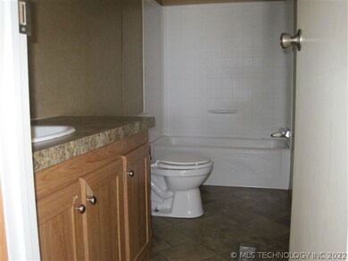 237 Davis St, Wilson, OK 73463 - photo 3