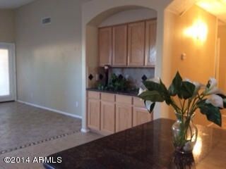 photo eat in kitchen