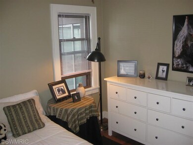 902 Arlington St NE, Grand Rapids, MI 49505 - photo 4