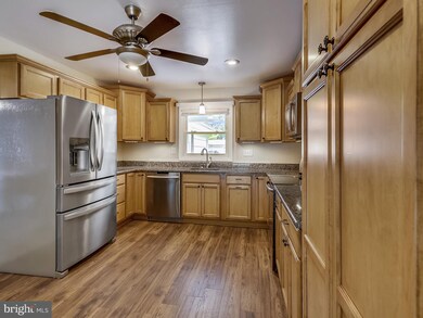 12027 Twin Cedar Ln, Bowie, MD 20715 - photo 6