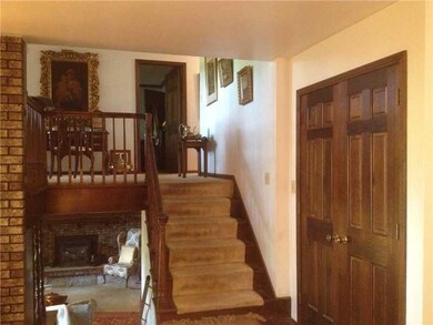Entry/Foyer.