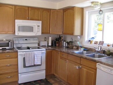 549 Pembroke St, Pembroke, NH 03275 - photo 4