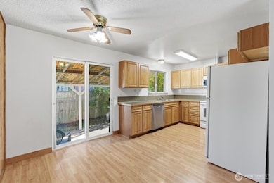 Slider with dining space