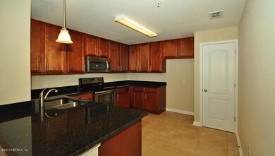 111Valencia_Kitchen2