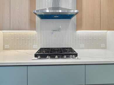 Gas cooktop with pot filler