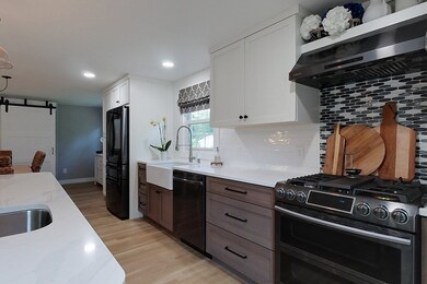 10 Pine St, Pepperell, MA 01463 - photo 5