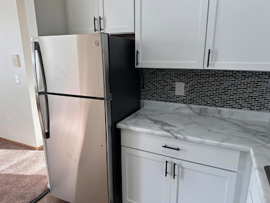 590 Parkview Dr unit 301, Detroit, MI 48214 - photo 4