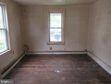 28 W New St, Paulsboro, NJ 08066 - photo 2