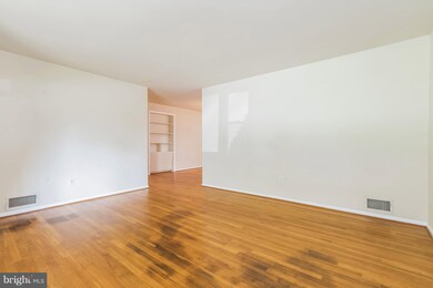 214 Hutton St, Gaithersburg, MD 20877 - photo 4