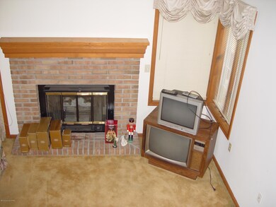 54 Village Dr, Stroudsburg, PA 18360 - photo 2