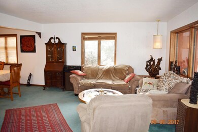 LIVNG ROOM