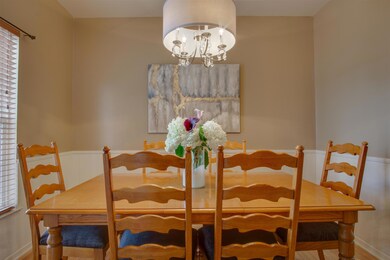 Dining area in kitchen.