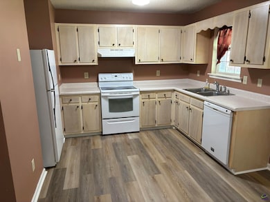 210 Addison Ln, Perry, GA 31069 - photo 3