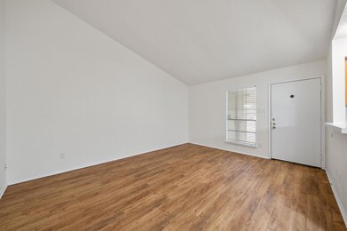 100 Meteor Dr unit B, Austin, TX 78745 - photo 5