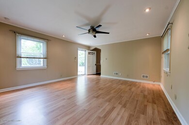 180 Cliftwood Rd Oakhurst NJ-large-007-6
