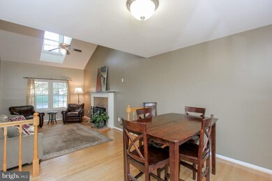 208 Edenberry Ct, Sterling, VA 20164 - photo 5