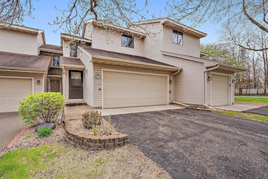 1330 Sunview Dr, Saint Paul, MN 55126 - photo 4