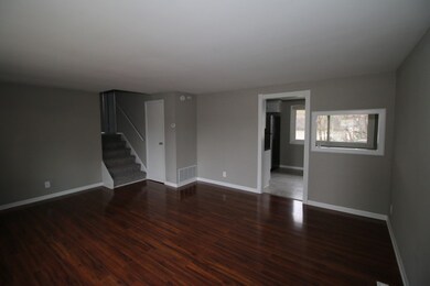 unlisted-address, Carpentersville, IL 60110 - photo 4