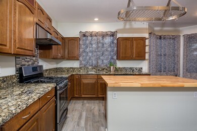3447-N-Sapphire-Circle-7-Kitchen