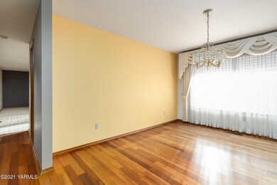 Dining Rm, Natural Light