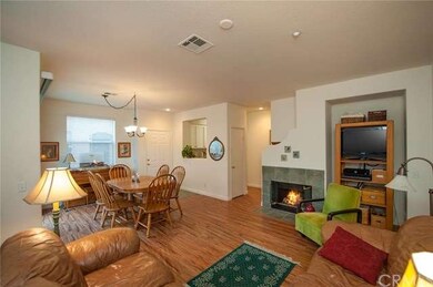 Warm and inviting living room with fieplace, forma