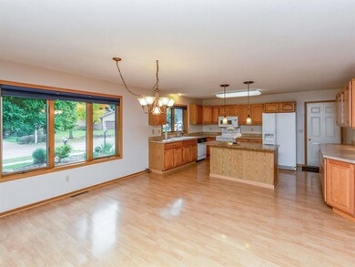 1800 Hidden Hollow Ln NW, Cedar Rapids, IA 52405 - photo 5