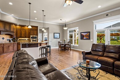 7408CrownCrest_07