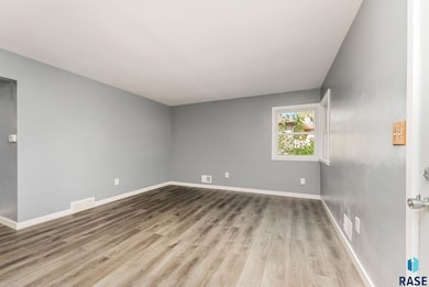 1105 S Tabbert Cir, Sioux Falls, SD 57103 - photo 2