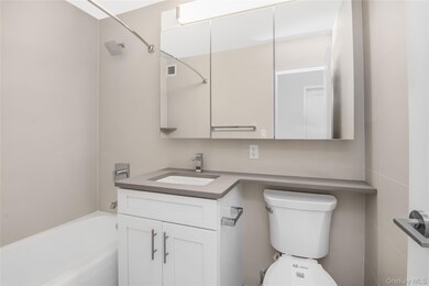 Whitehall unit 23V, Bronx, NY 10463 - photo 6