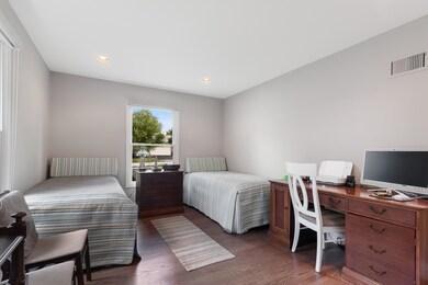 2435 Saranac Ct, Glenview, IL 60026 - photo 6