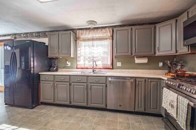 89 Hovey Rd, Londonderry, NH 03053 - photo 5