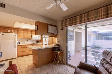 BREAKFAST ROOM TO KITCHEN