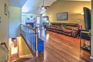 7012 Catalpa Springs Dr, Louisville, KY 40228 - photo 4