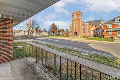 415 3rd St, Carrollton, IL 62016 - photo 3
