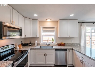 303 Pioneer Dr, Silverton, OR 97381 - photo 6