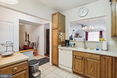 8615 Fluttering Leaf Trail unit 105, Odenton, MD 21113 - photo 4