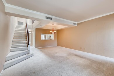 6214 N 30-004-004-Living Ro-MLS_Size