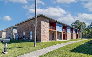 11010 Roger Dr, New Orleans, LA 70127 - photo 2