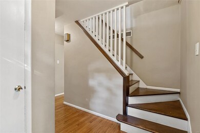 Dramatic entry staircase