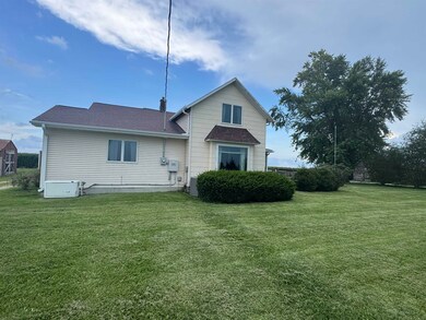 8138 Schenk Rd, Waterloo, IA 50703 - photo 2